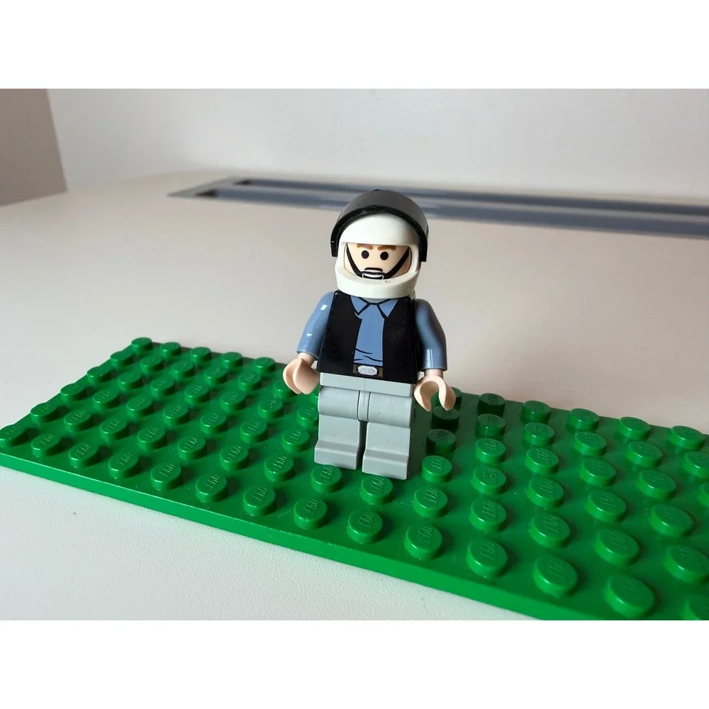 LEGO Minifigure Unisex Small Racer City Figure Black Vest White Helmet Grey Pant